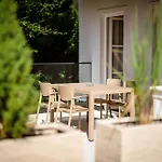 Crystls Aparthotel