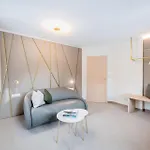 Crystls Aparthotel