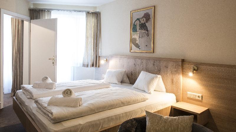 Crystls Aparthotel 4*